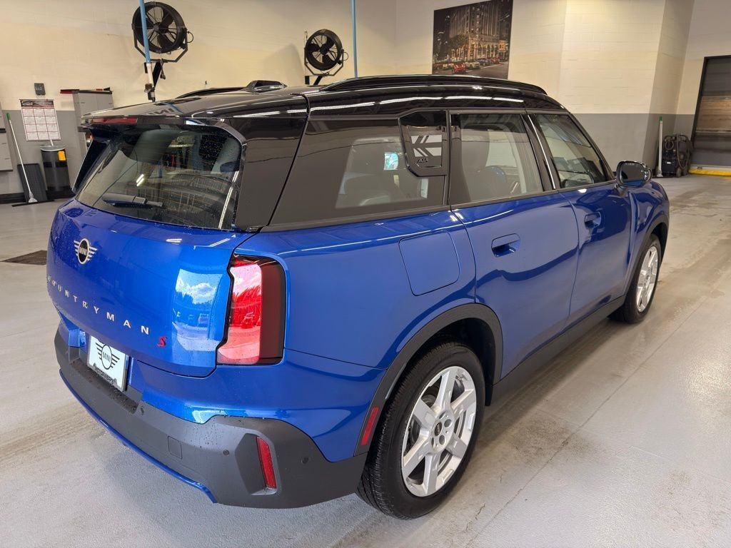 Certified Used 2025 Blazing Blue Metallic MINI  image 4