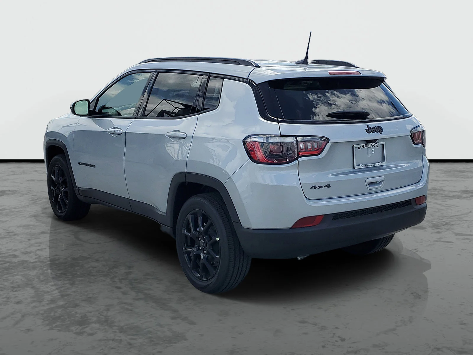 New 2026 Silver Zynith Metallic Clear-Coat Exterior Paint Jeep Latitude Altitude image 2