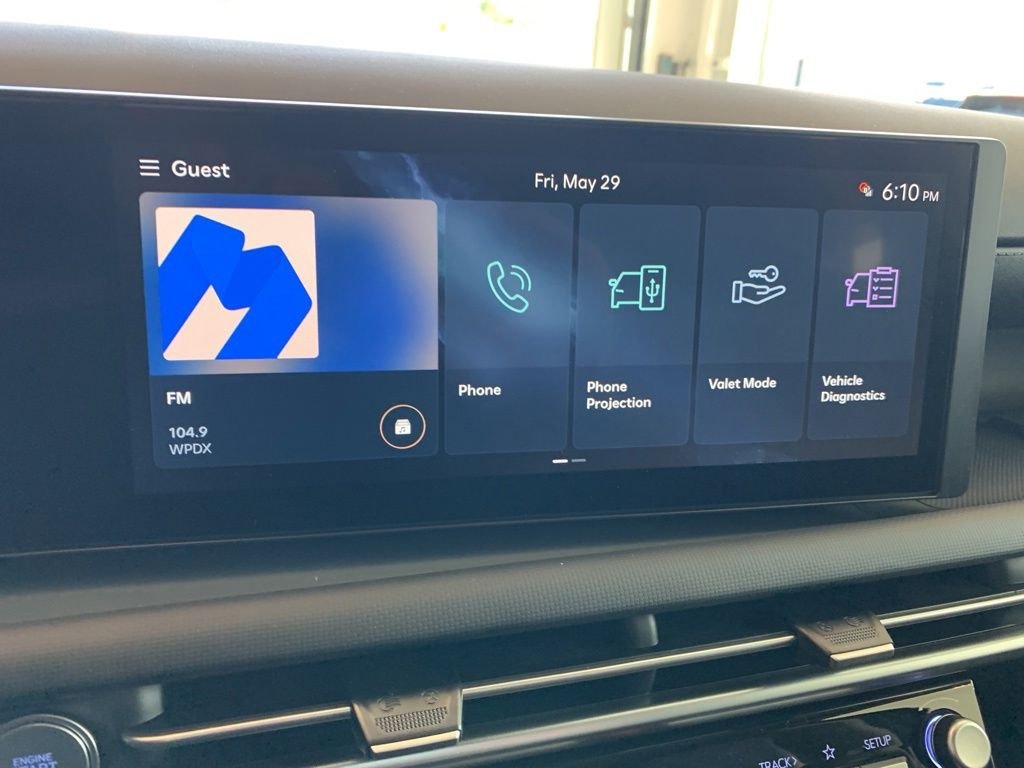 2018 Toyota RAV4 LE - Photo 23