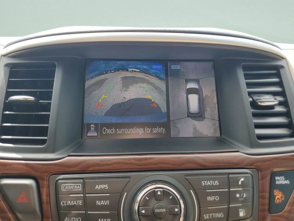 Used 2019 White Nissan Platinum image 18