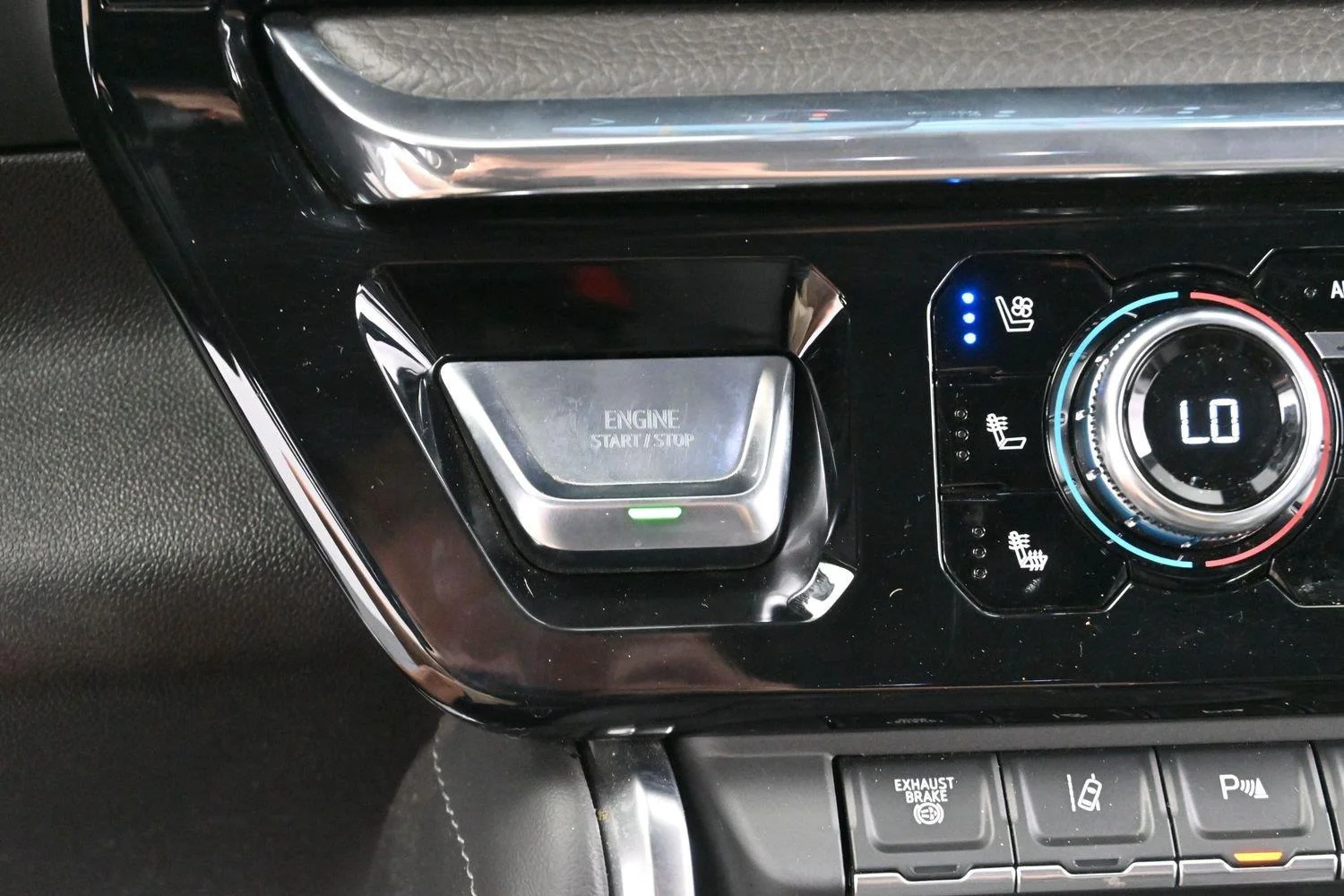 Used 2024 Onyx Black GMC Denali image 21