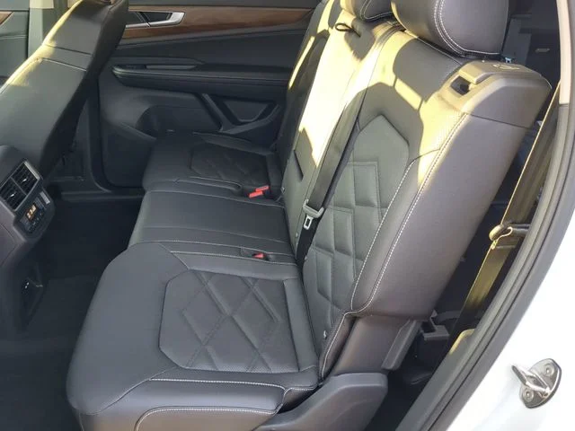 2026 Volkswagen Atlas SE w/Tech - Photo 18