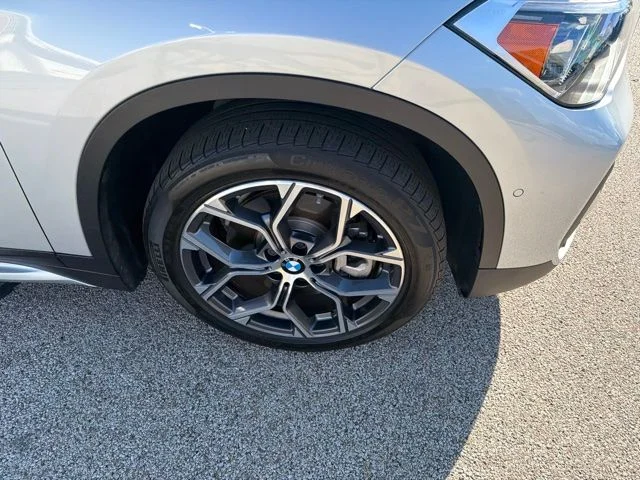 Used 2021 Silver BMW xDrive28i image 3