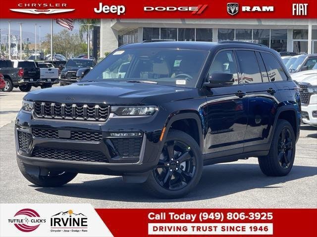 New 2026 Diamond Black Crystal Pearl-Coat Exterior Paint Jeep Limited image 2