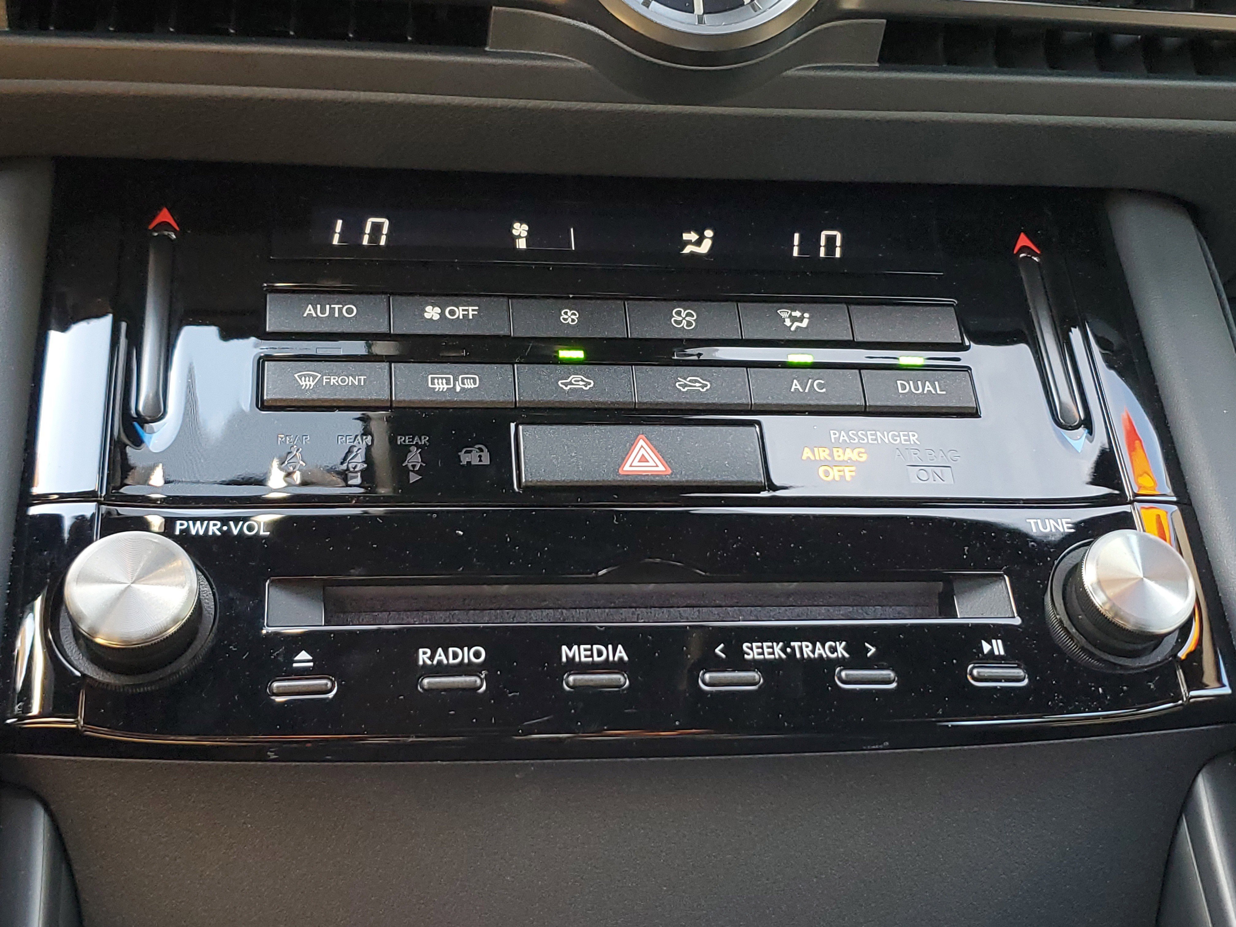 Used 2023  Lexus 300 image 24