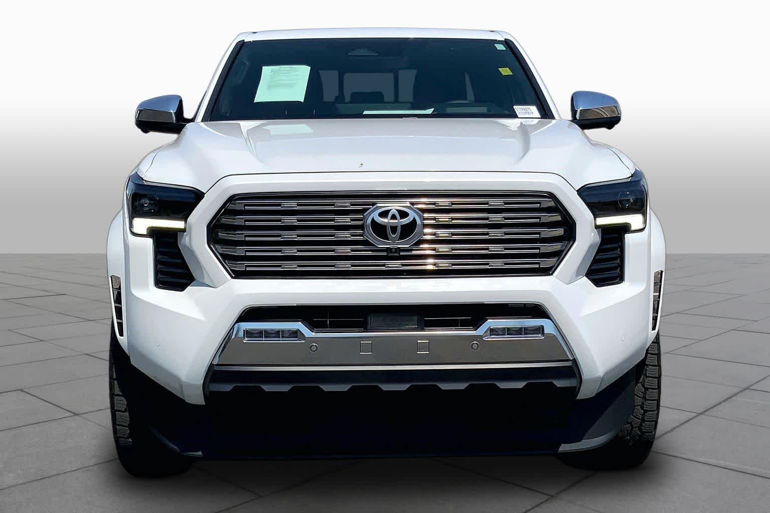 Used 2025 Wind Chill Pearl Toyota Limited image 4