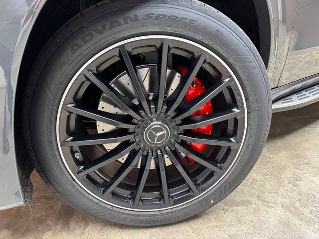 New 2026 MANUFAKTUR Silicon Grey Mercedes-Benz GLS 63 AMG® image 62