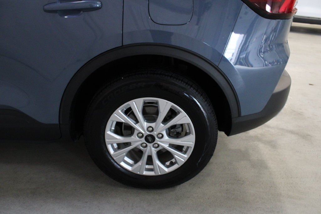 Used 2023 Vapor Blue Ford Active image 28