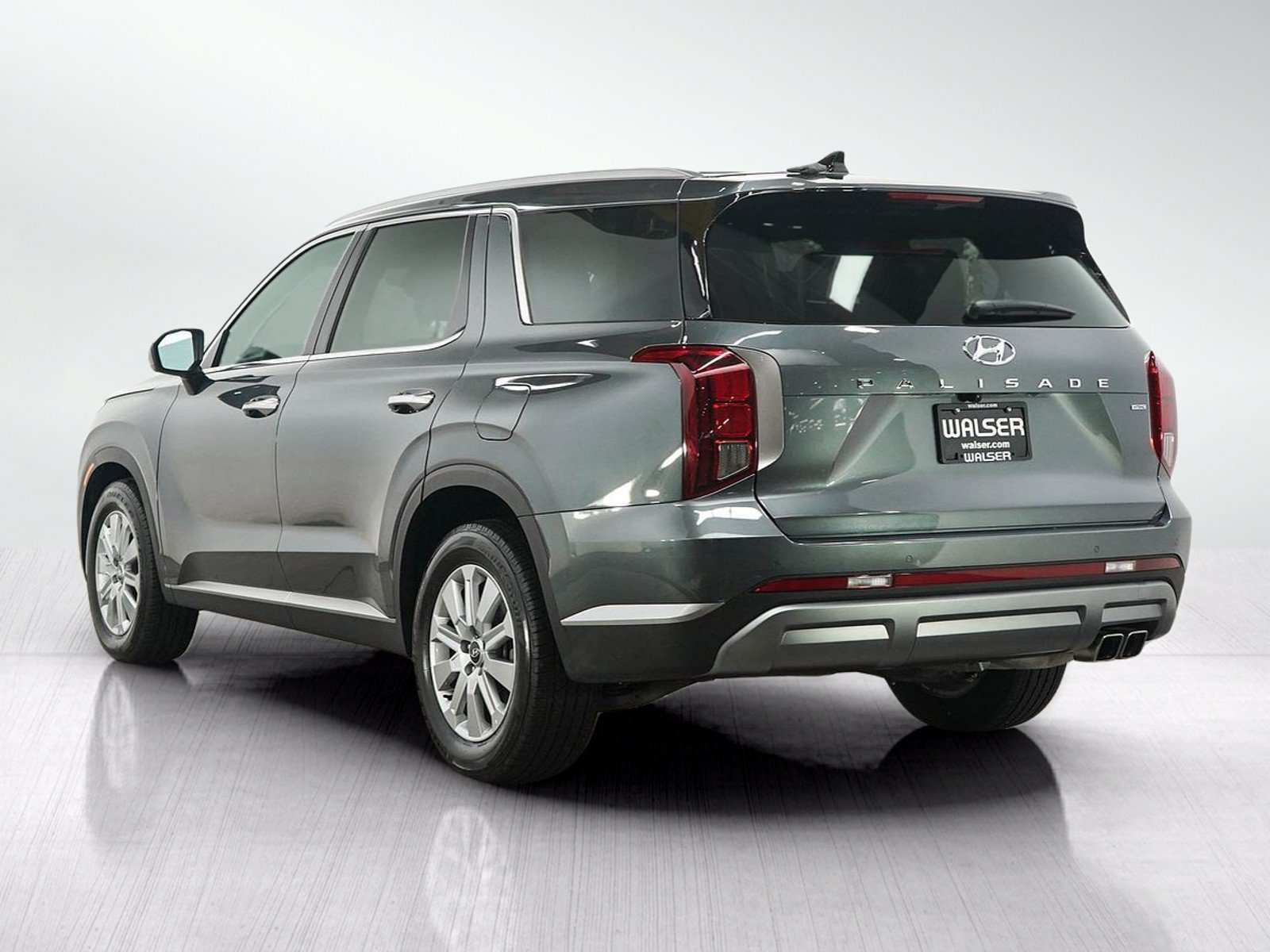 Certified Used 2025 Steel Graphite Hyundai SEL AWD image 4