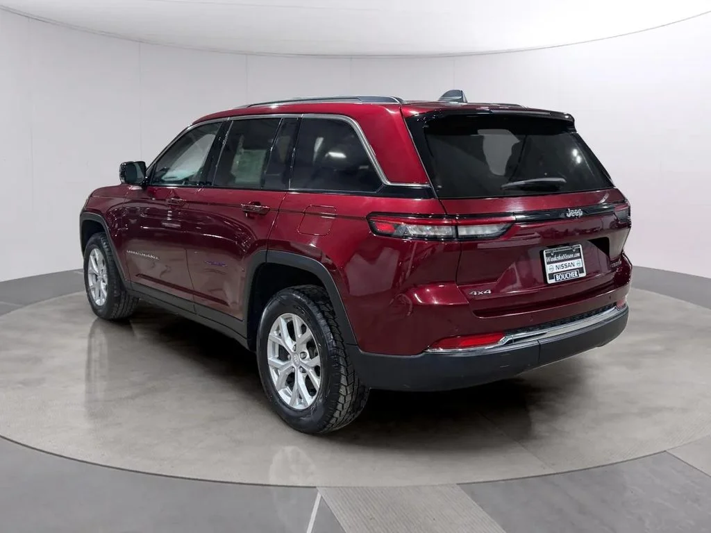 Used 2023 Velvet Red Pearlcoat Jeep Limited image 5