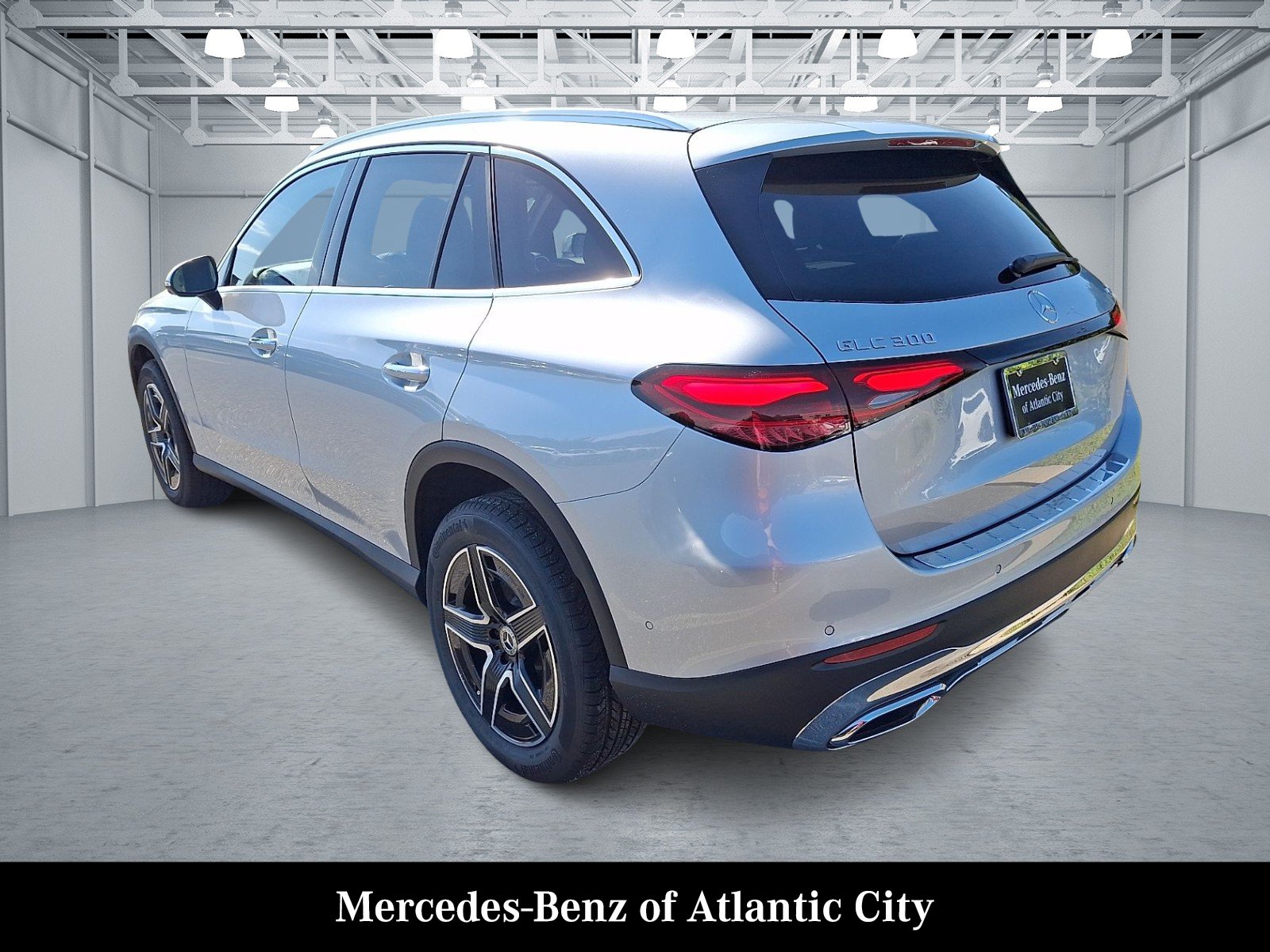 New 2027 Cirrus Silver Metallic Mercedes-Benz GLC 300 image 3