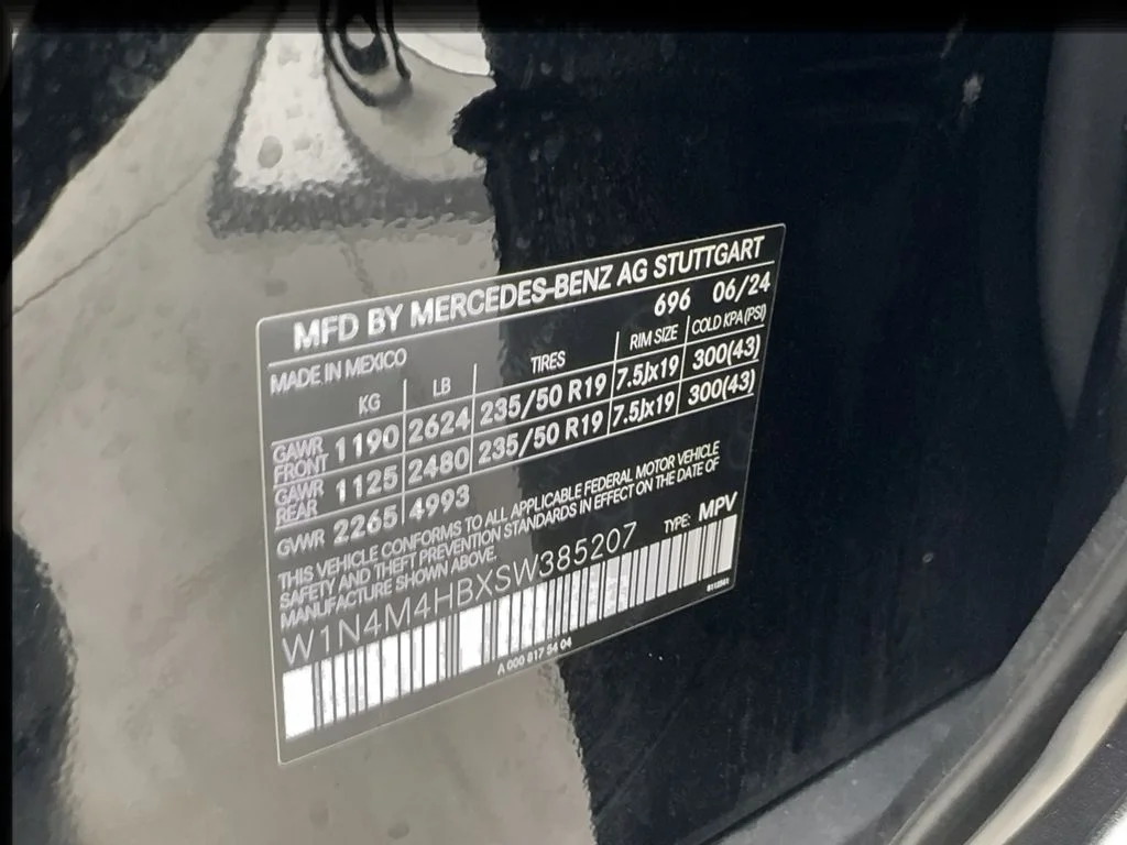 Used 2025 Black Mercedes-Benz GLB 250 image 48