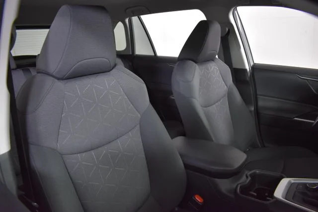 Used 2023  Toyota XLE image 19