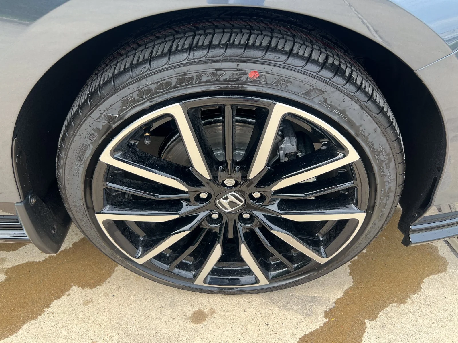 New 2026 Meteorite Gray Metallic Honda Touring image 9
