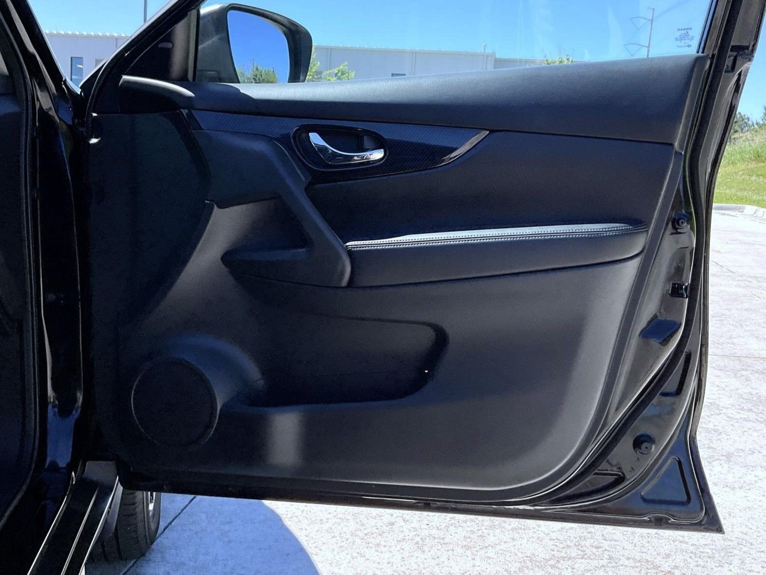 Used 2020 Black Nissan SL image 17