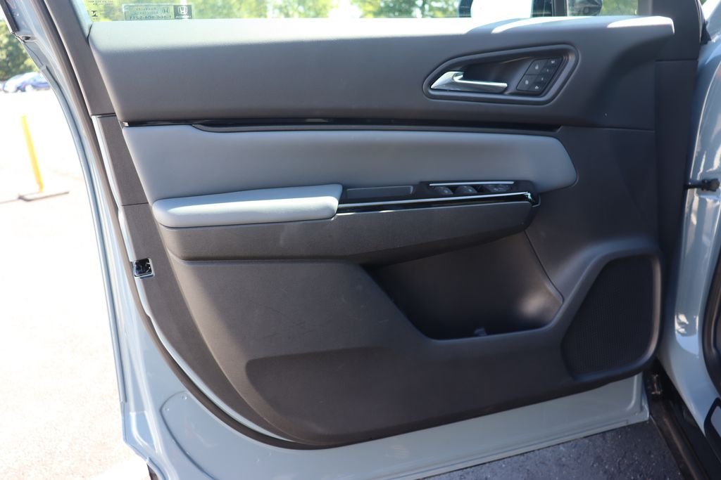 New 2026 Sonic Gray Pearl Honda Touring image 29