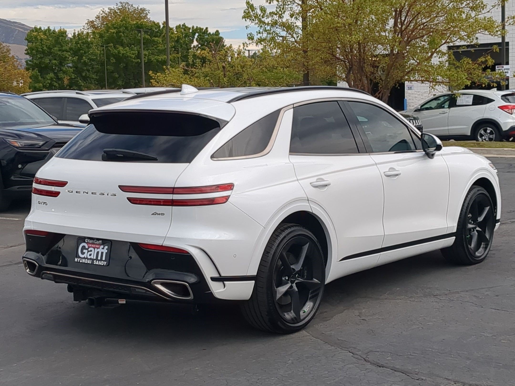 Used 2026 Uyuni White Genesis 2.5T Sport Prestige image 3