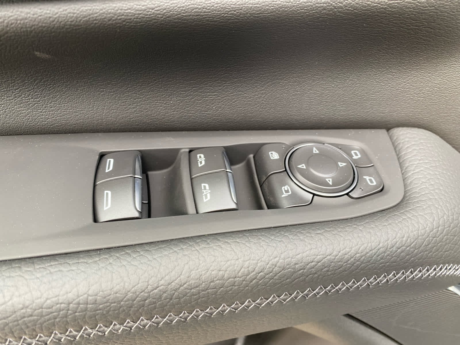 2026 GMC Yukon Denali - Photo 12