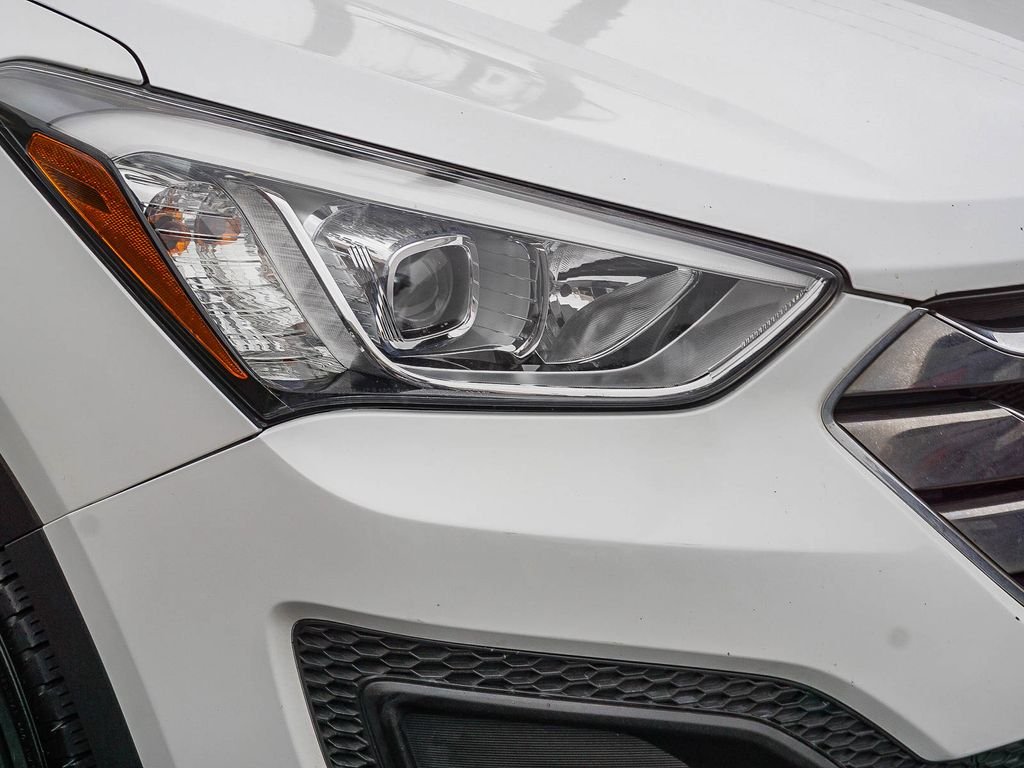 Used 2014 White Hyundai Base image 10