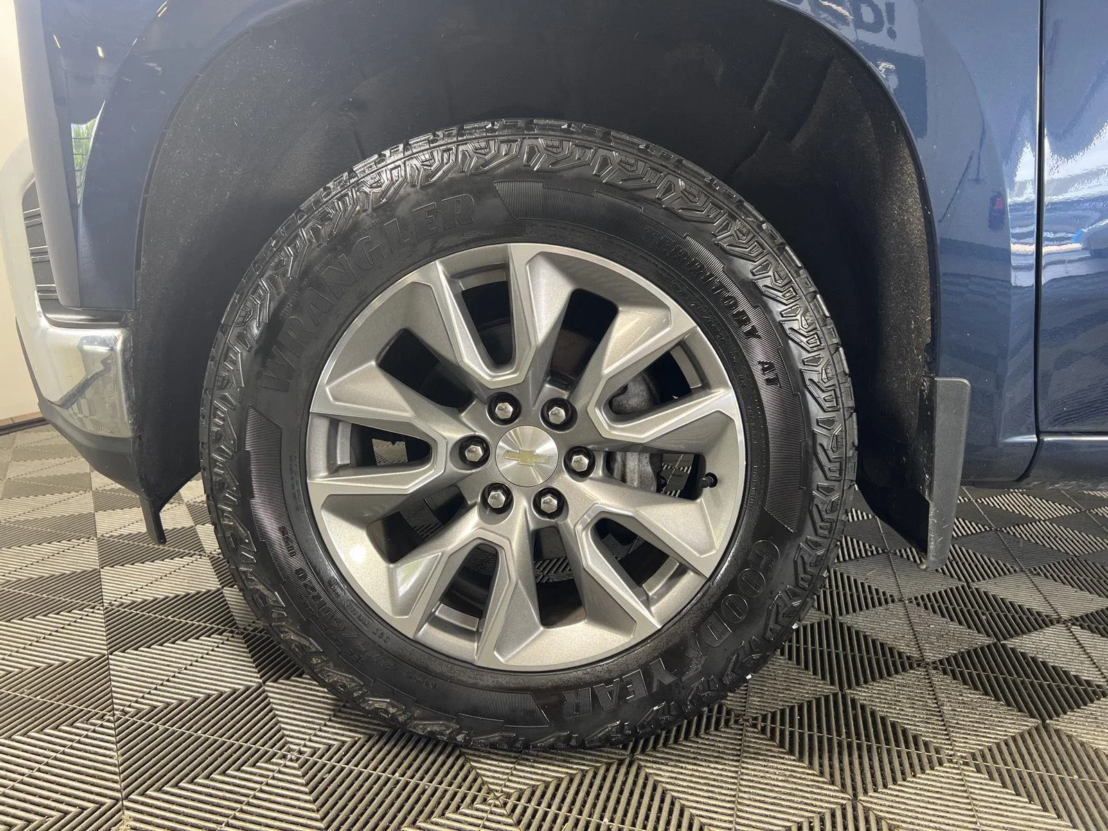 Used 2022 Northsky Blue Metallic Chevrolet LT image 9
