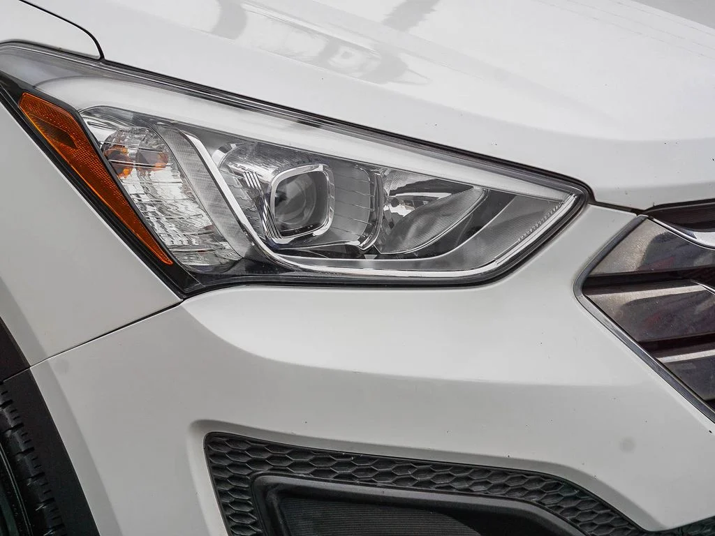 Used 2014 White Hyundai Base image 10