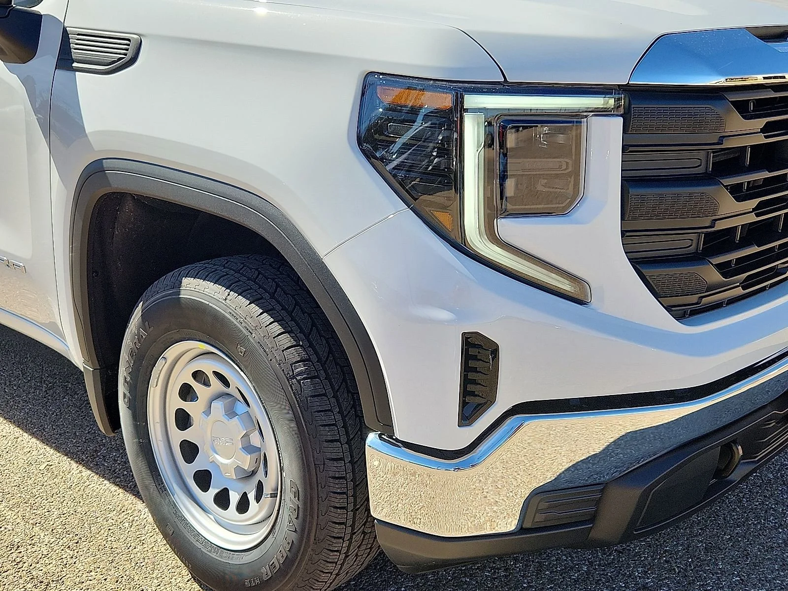 New 2026 Summit White GMC Pro image 5