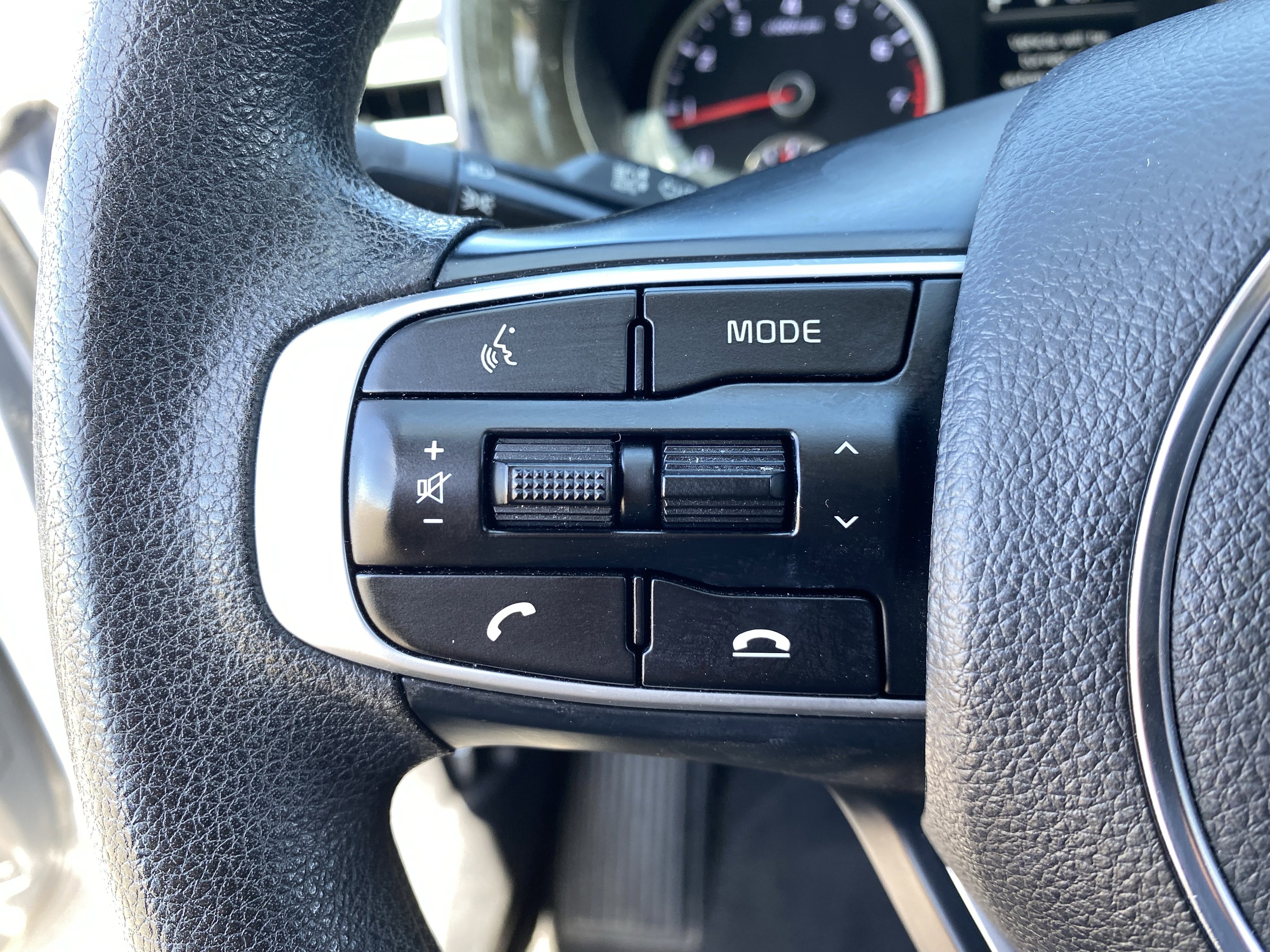 Used 2023 Everlasting Silver Kia LXS image 26