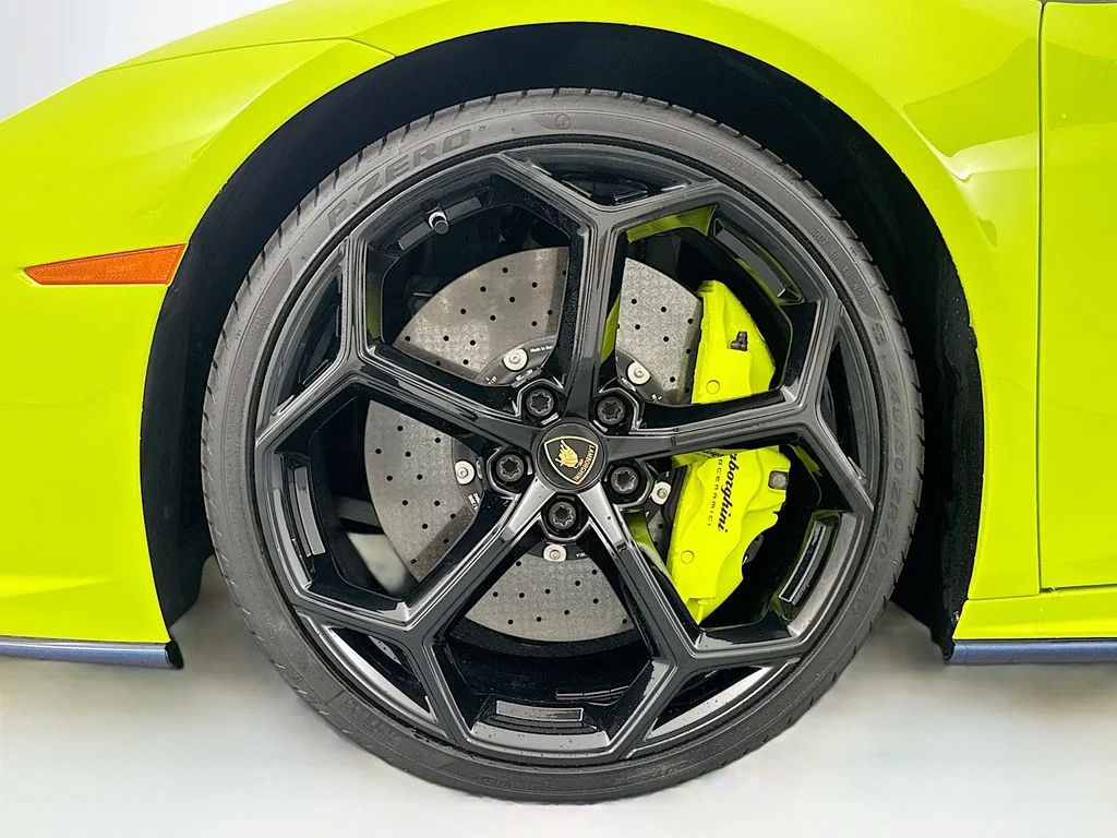 Used 2020  Lamborghini  image 34