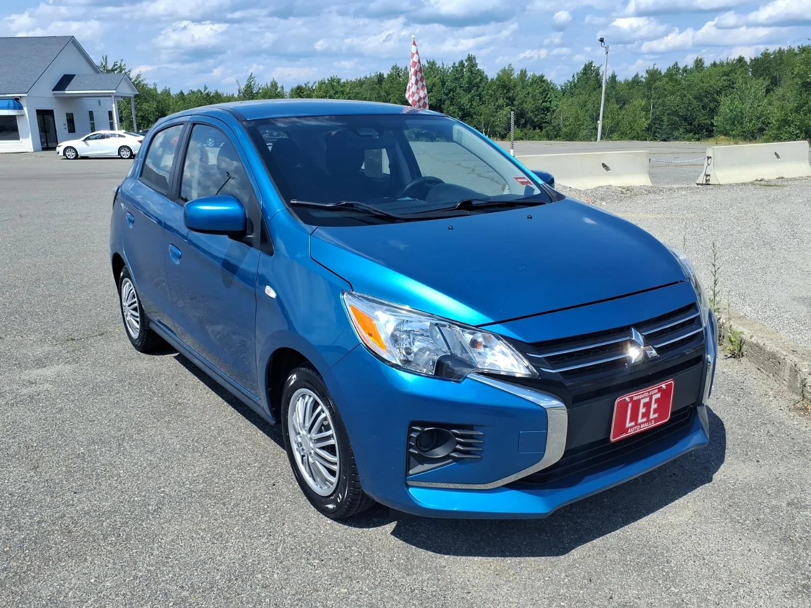 Used 2021 Sapphire Blue Mitsubishi ES image 3