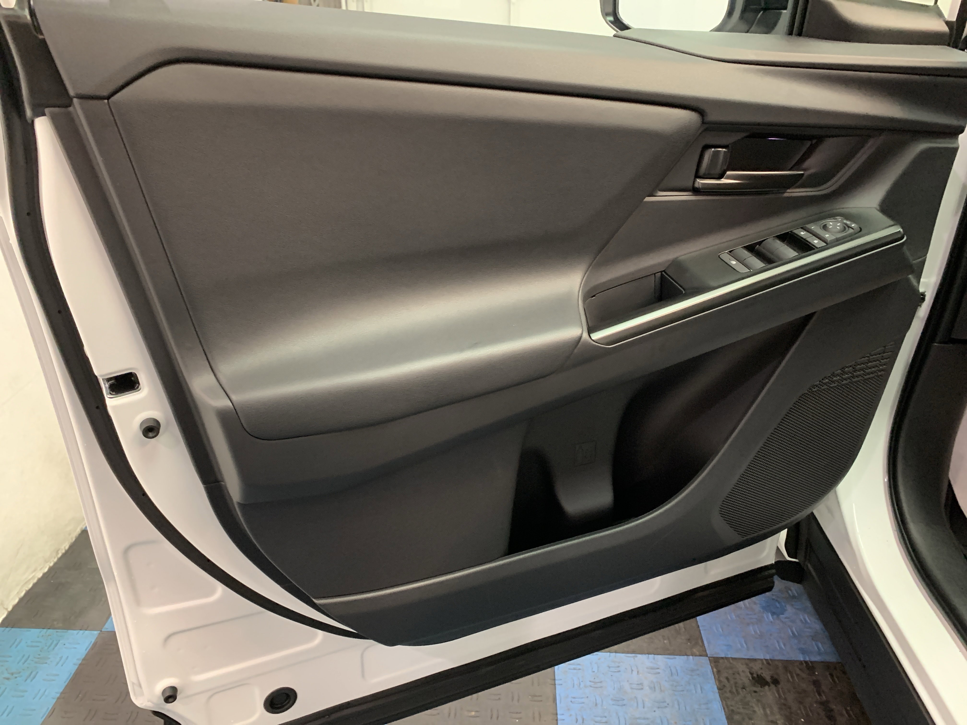 2026 Toyota bZ XLE - Photo 9