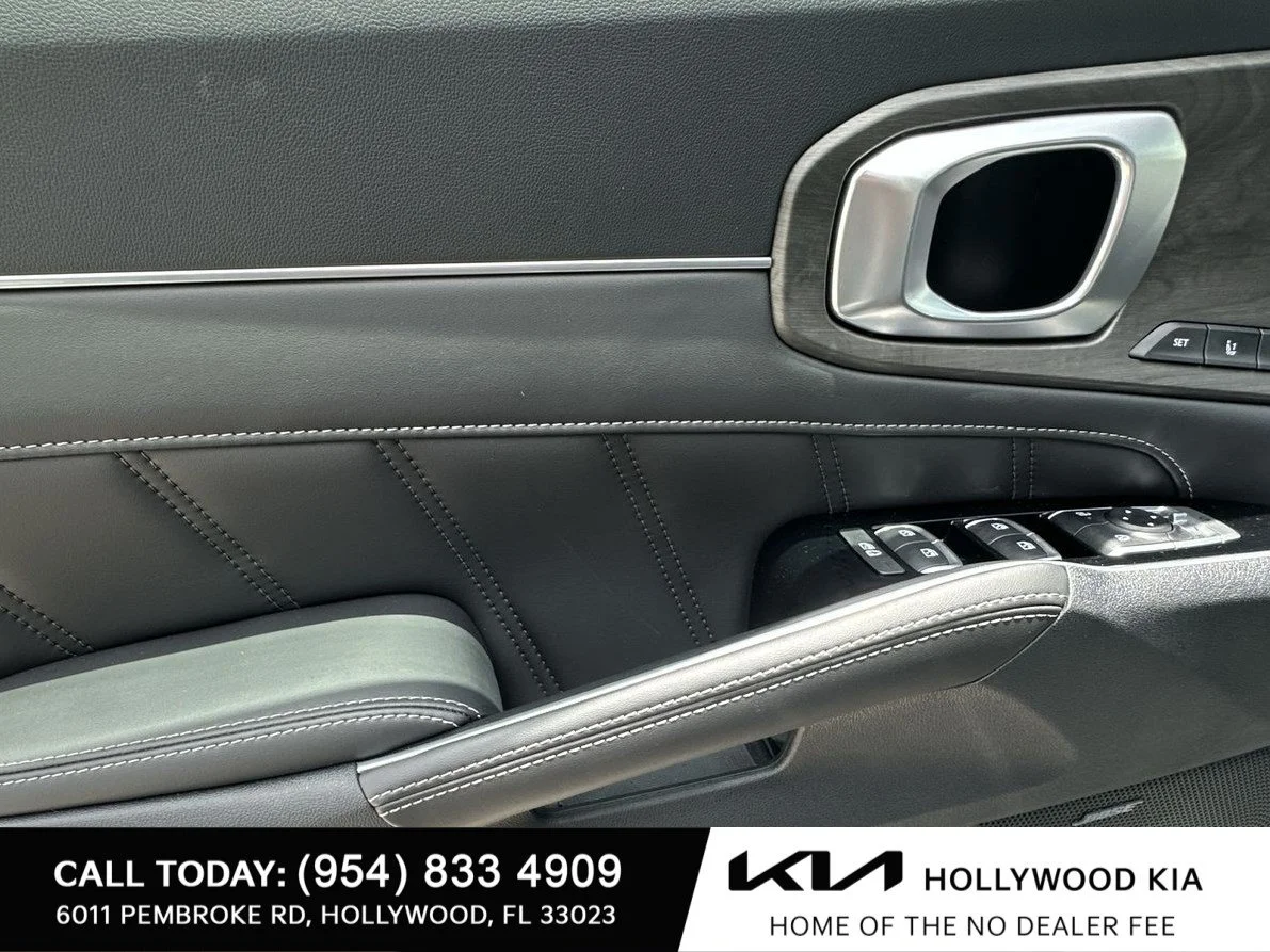 New 2025 Wolf Gray Kia  image 30