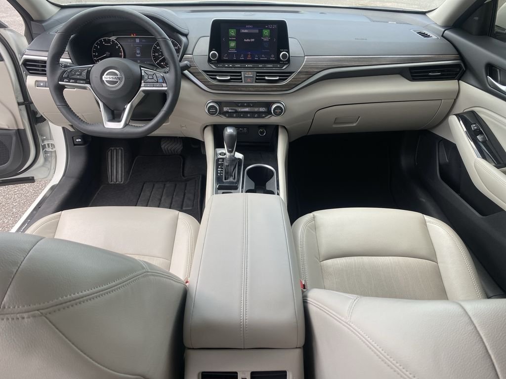 Used 2022 Pearl White Tricoat Nissan 2.5 SL image 13