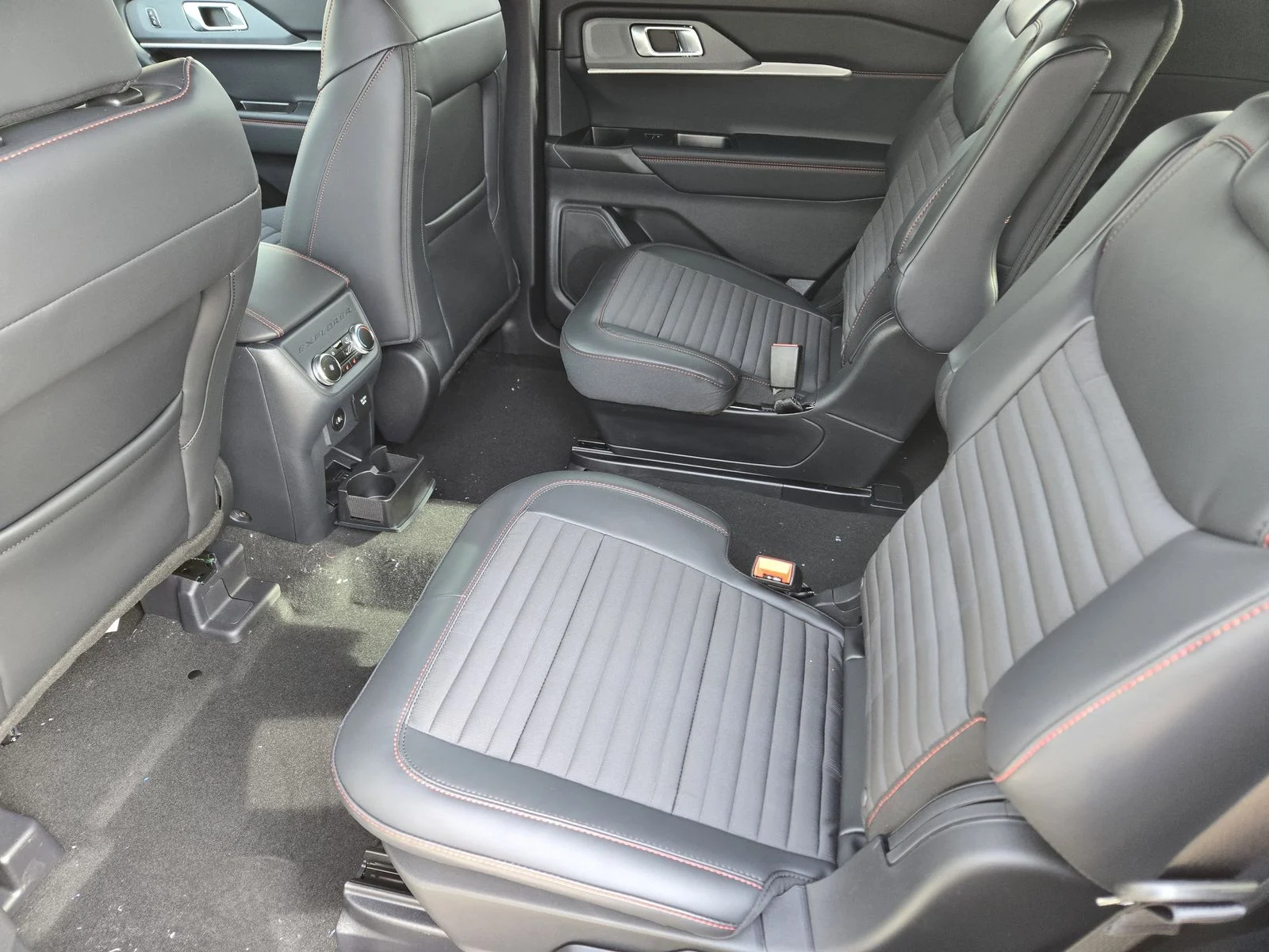 New 2026 Star White Metallic Tri-Coat Ford ST-Line image 18