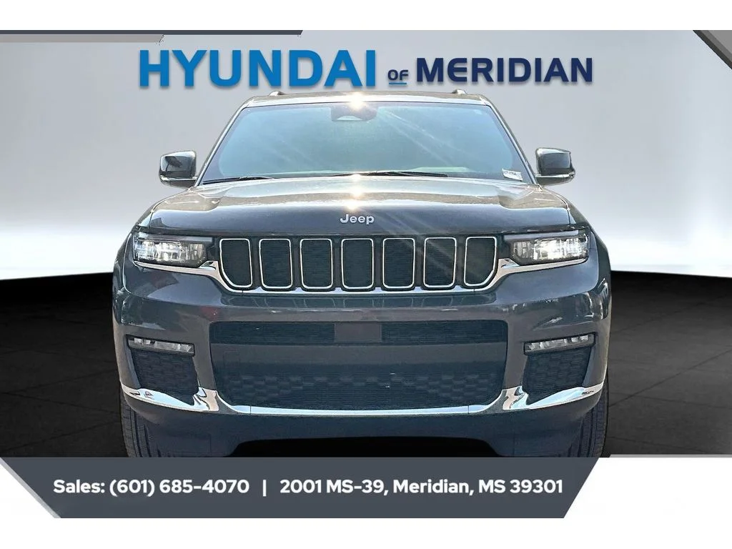 Used 2025 Baltic Gray Metallic Clearcoat Jeep Limited image 3