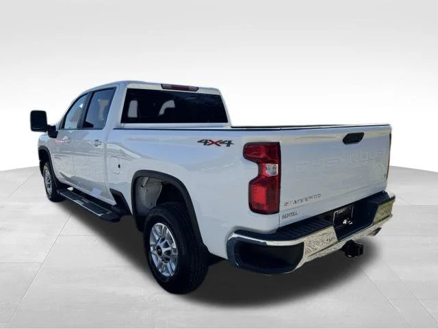 Used 2025 White Chevrolet LT image 5