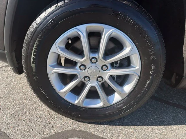 Used 2021 Gray Jeep Laredo E image 10