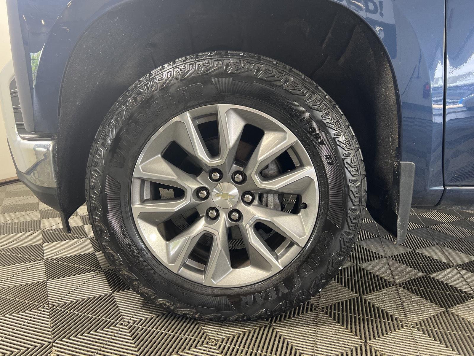 Used 2022 Northsky Blue Metallic Chevrolet LT image 9