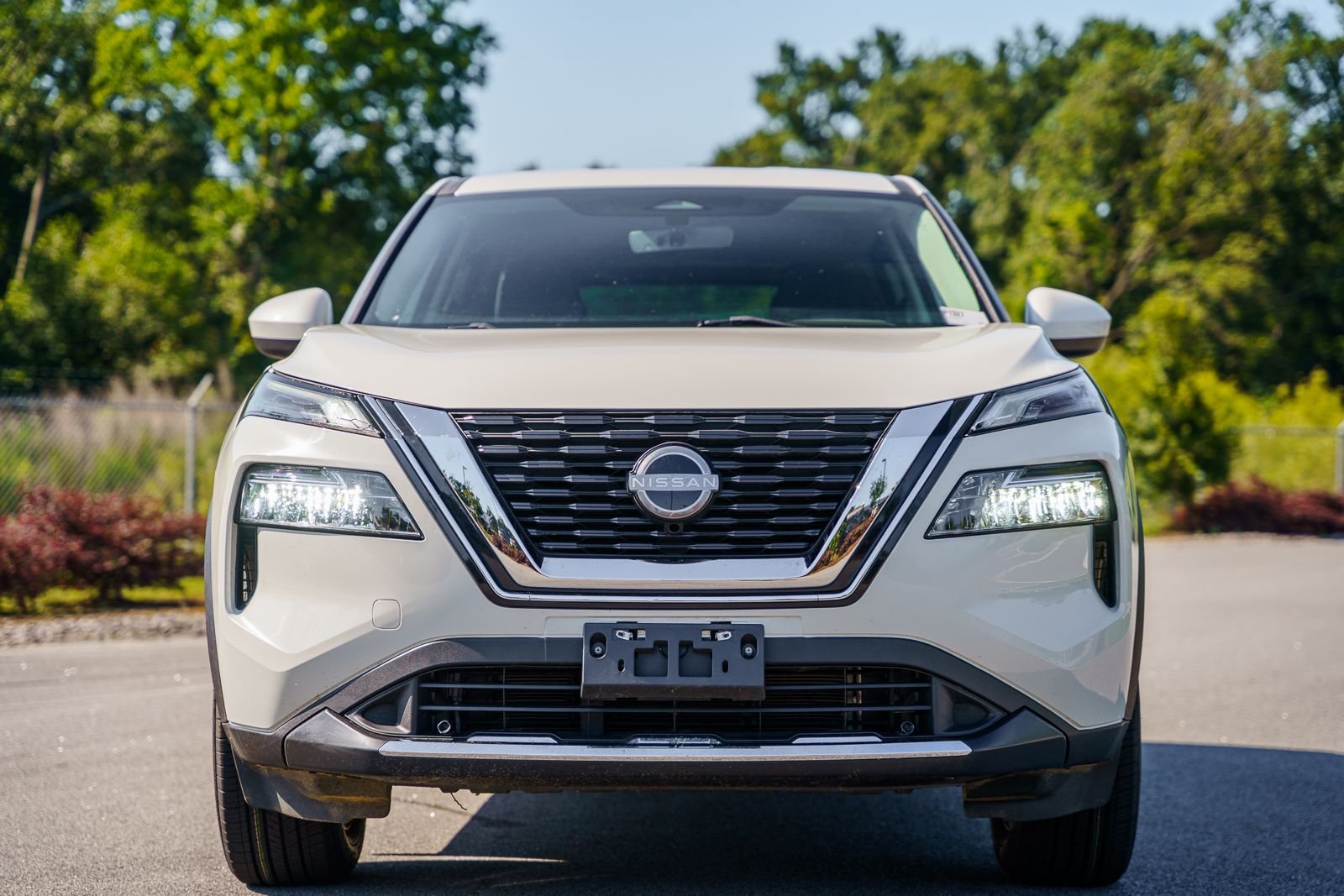 Used 2023 White Nissan SV image 1