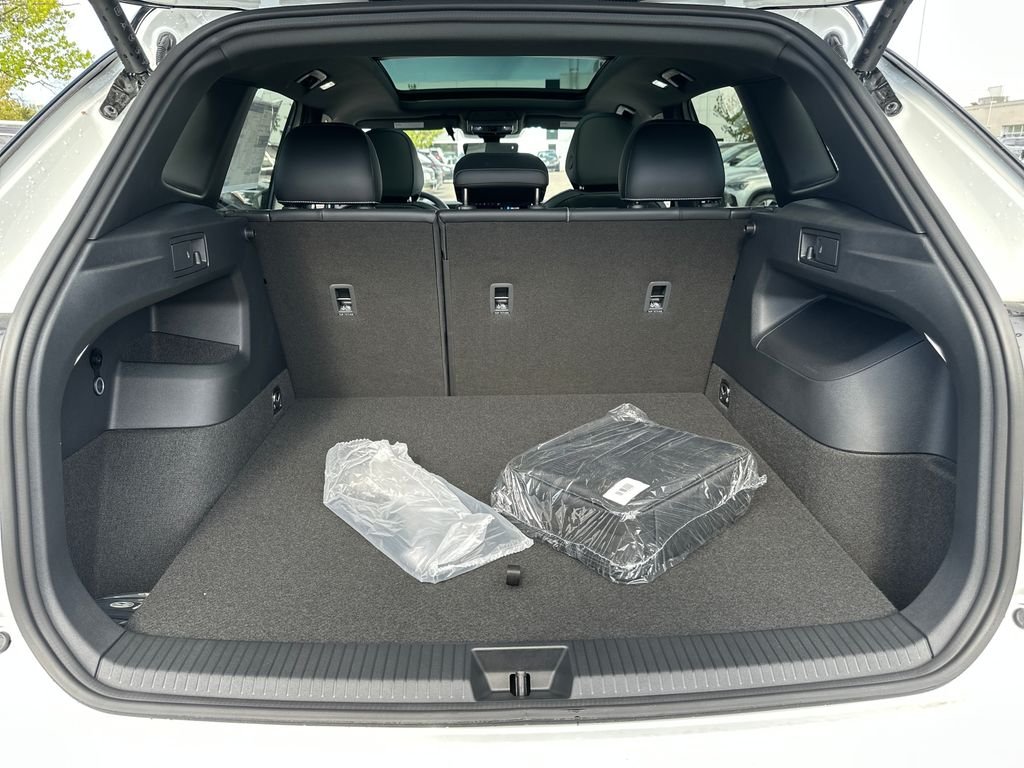 New 2026 White/off-white Volkswagen 2.0T SE R-Line Black image 13