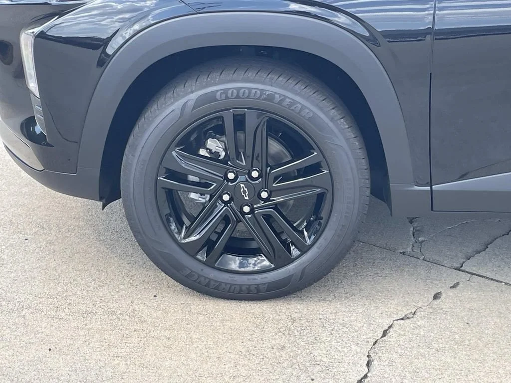 New 2026 Mosaic Black Metallic Chevrolet ACTIV image 7