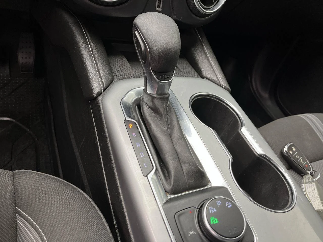Used 2023 Summit White Chevrolet 2LT image 25