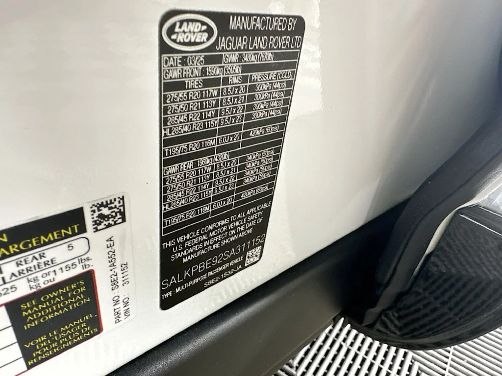 Certified Used 2025 Fuji White Land Rover SE image 32