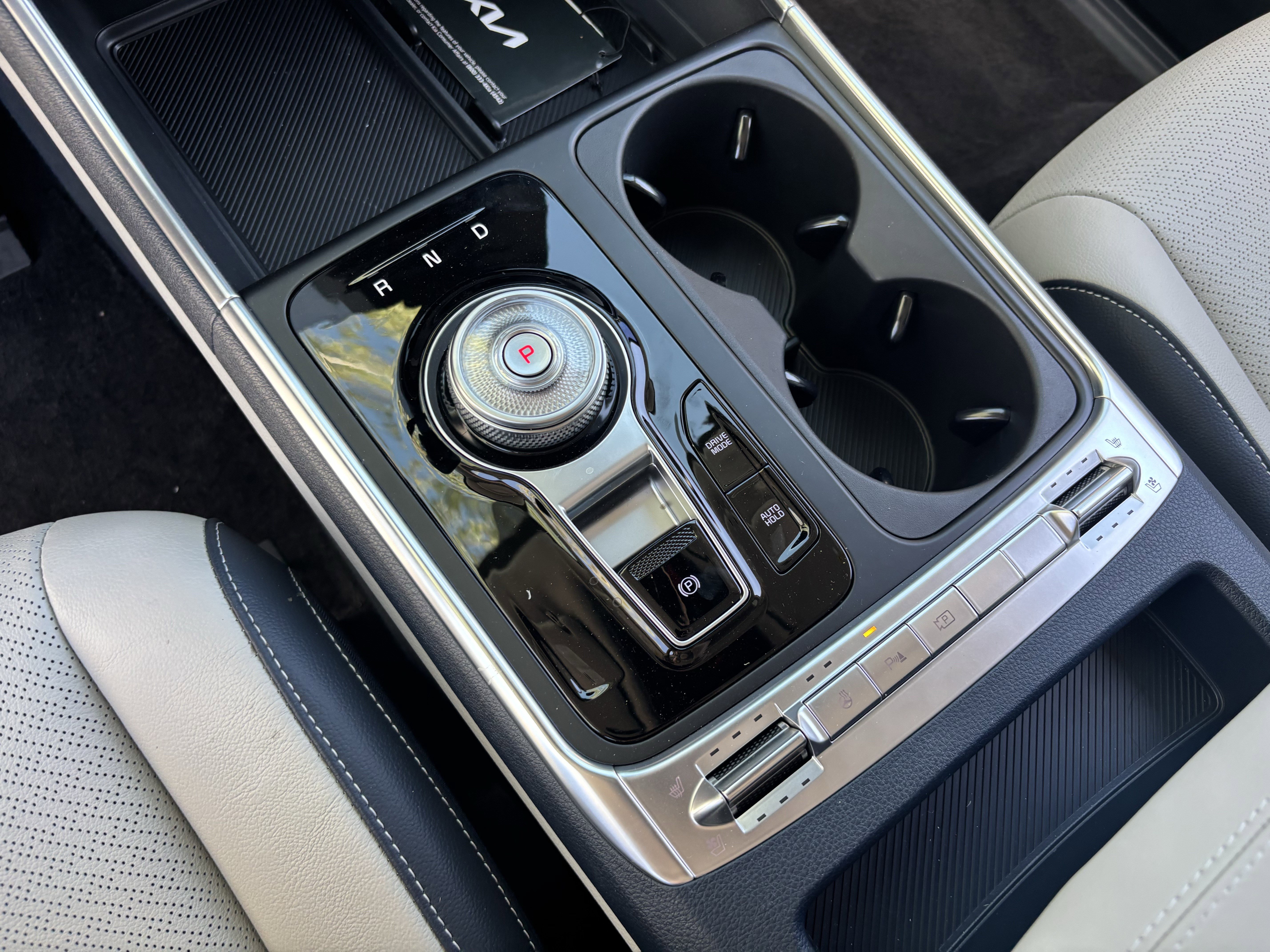 New 2026 Snow White Pearl Kia SX Prestige image 24
