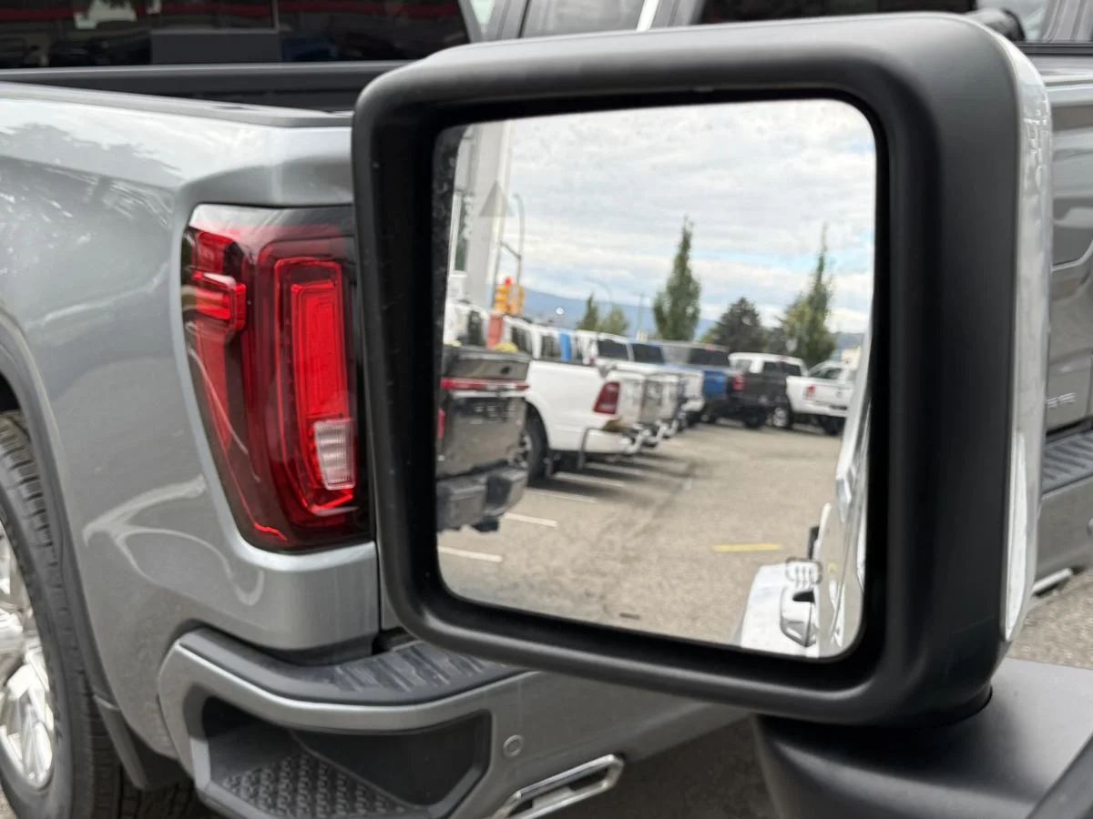 Used 2024 Silver Jeep High Altitude image 32