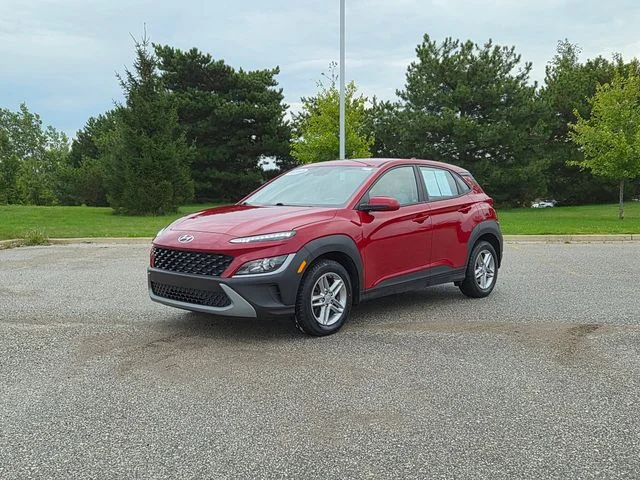 Used 2022 Red Hyundai SE image 1