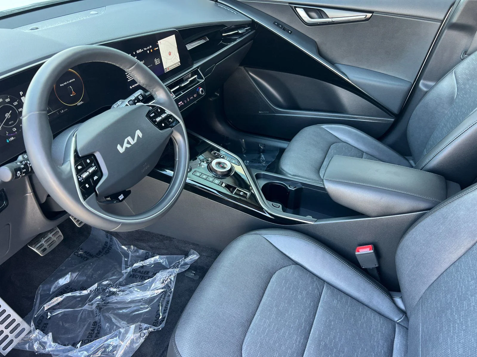 Certified Used 2023 White Kia Wave image 9