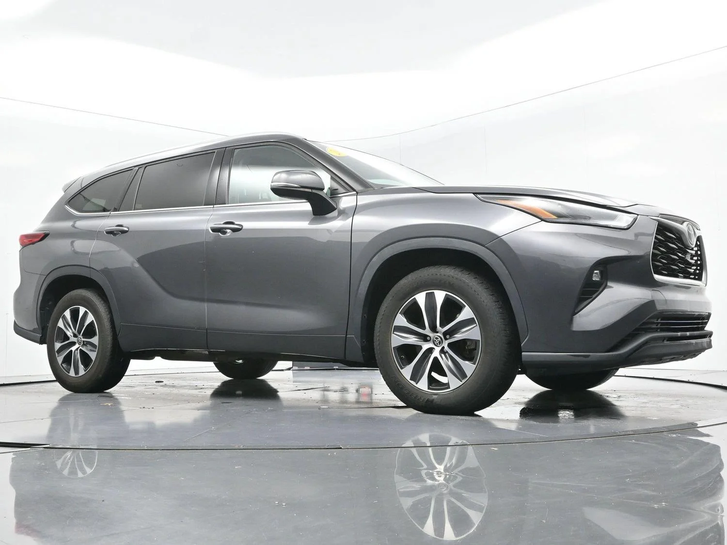 Used 2022 Magnetic Gray Metallic Toyota XLE image 52