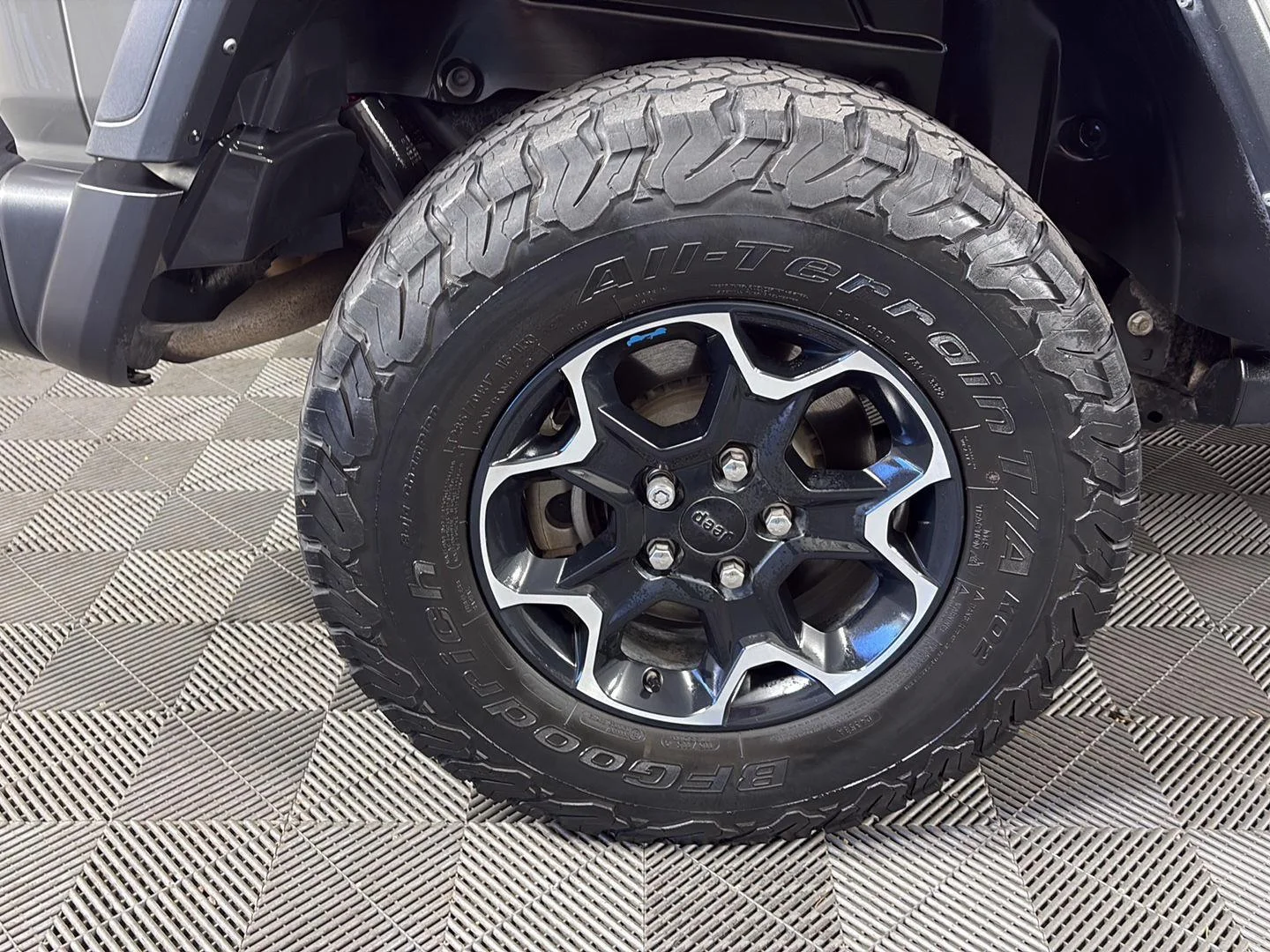 Used 2023 Sting-Gray Clearcoat Jeep Rubicon image 16