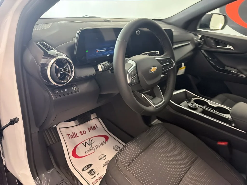 New 2027 Summit White Chevrolet LT image 9