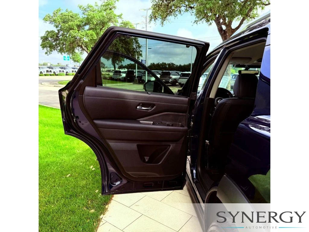 Used 2025 Deep Ocean Blue Pearl Nissan SL image 22